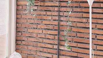 Shower, perlengkapan mandi gratis, pengering rambut, dan handuk