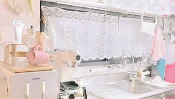 Shared Dormitory, Women only | Private kitchen | Stovetop, cookware/dishes/utensils