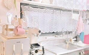 Phòng tập thể, chỉ dành cho nữ | Bếp riêng | Bếp nấu, dụng cụ nấu nướng/bát dĩa/dao nĩa 