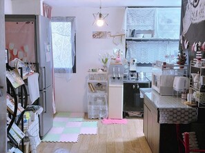 Phòng tập thể, chỉ dành cho nữ | Bếp riêng | Bếp nấu, dụng cụ nấu nướng/bát dĩa/dao nĩa 