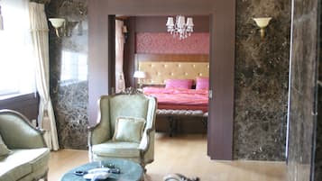 Royal Suite | Living area | LED TV