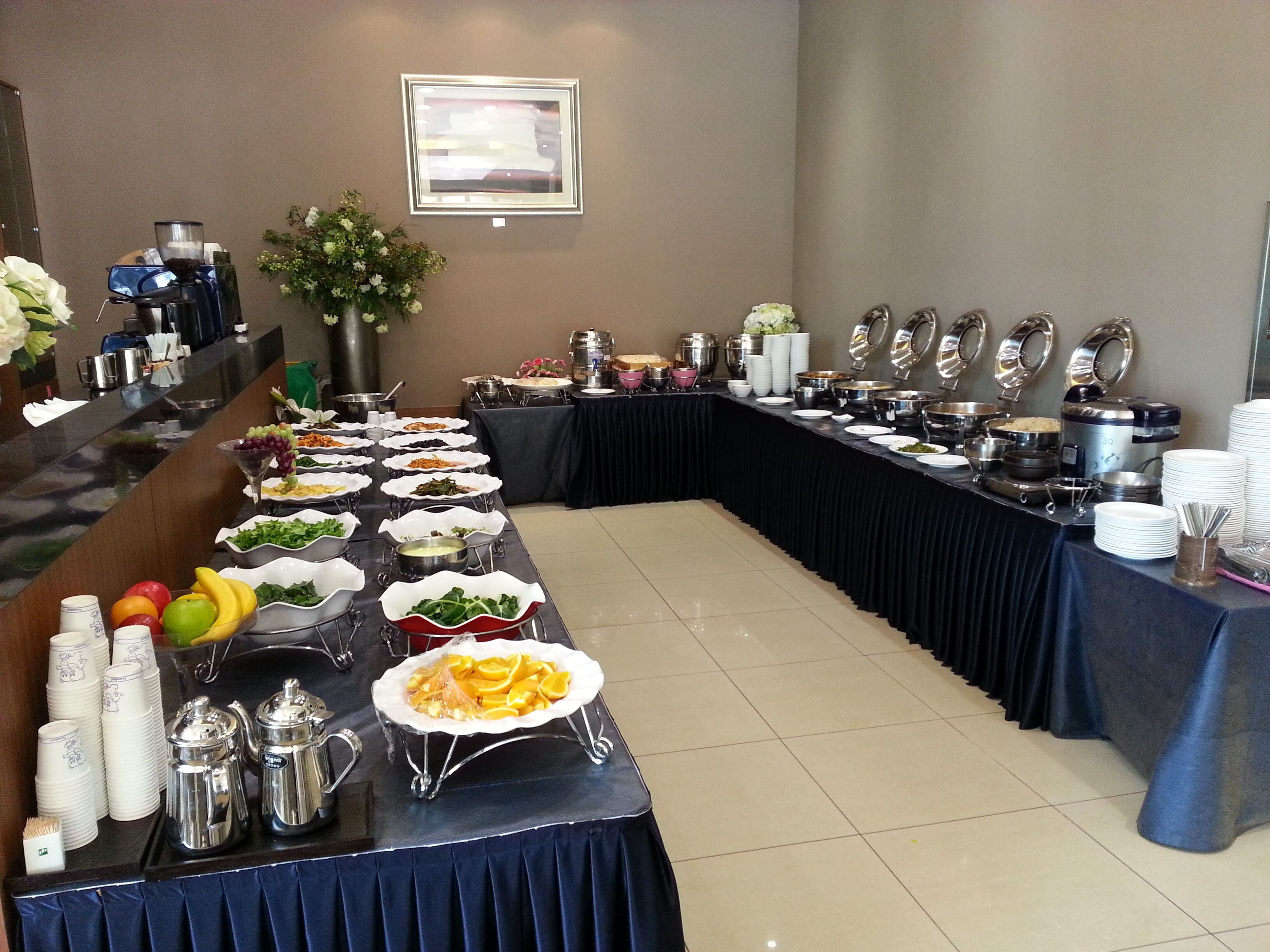 daily buffet breakfast (krw 10000 per person)