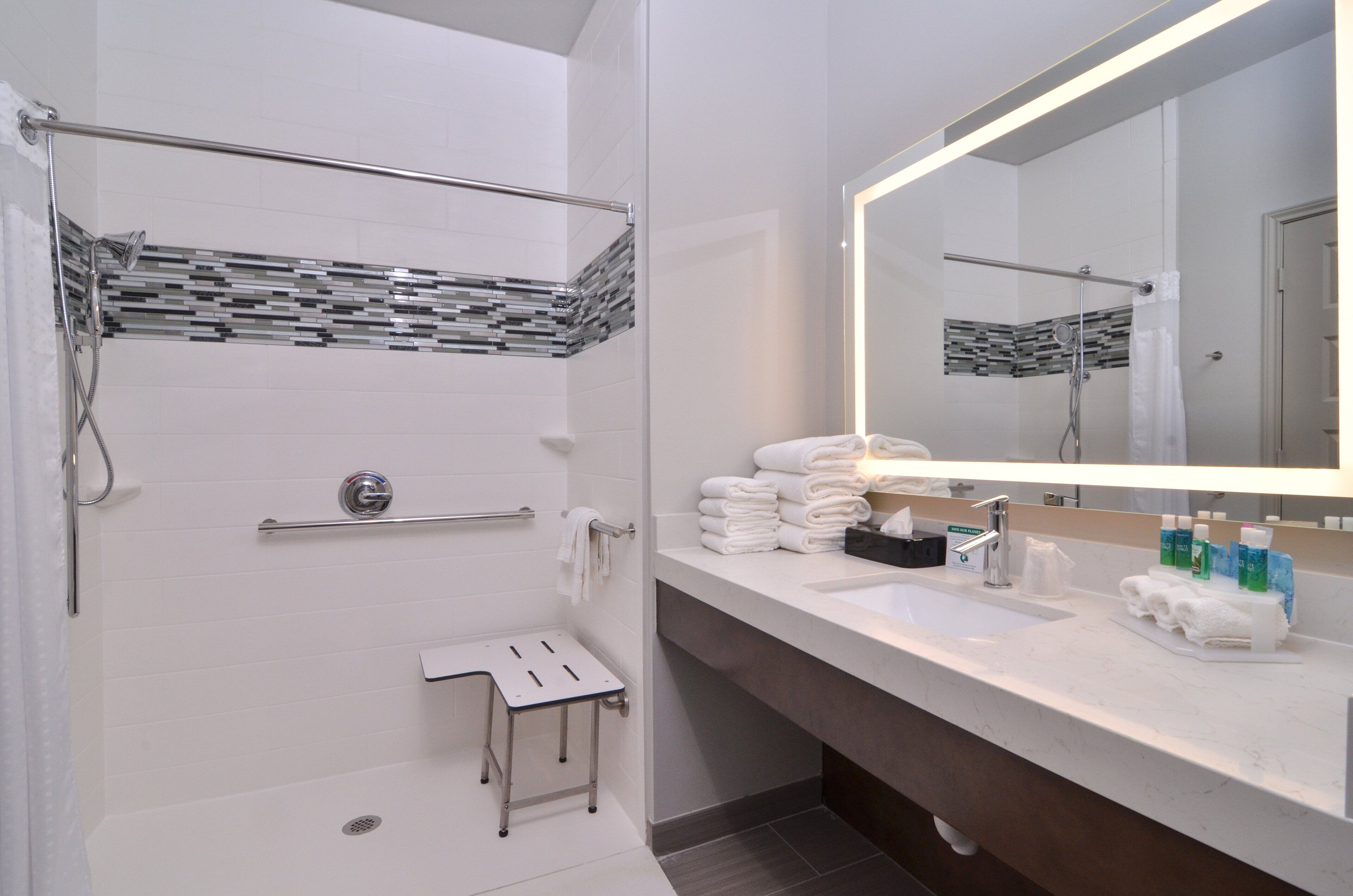 suite, 2 queen beds, accessible (comm, mobil roll in shwr) | 1 bedroom, in-room safe, desk, laptop workspace