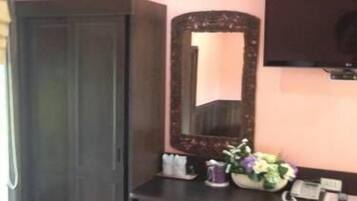 Standard Bungalow, 2 Twin Beds | Mini-refrigerator