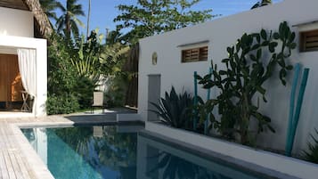 Outdoor pool, pool loungers