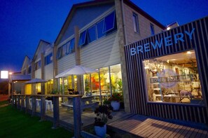 Front of property - Sow and Piglets Guesthouse - Hostel (Port Campbell)