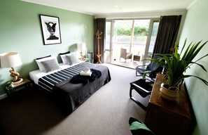 Habitación familiar | Decoración personalizada, muebles diferentes y ropa de cama