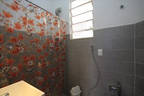 Bathroom - Dezembro 107 (Rio de Janeiro)
