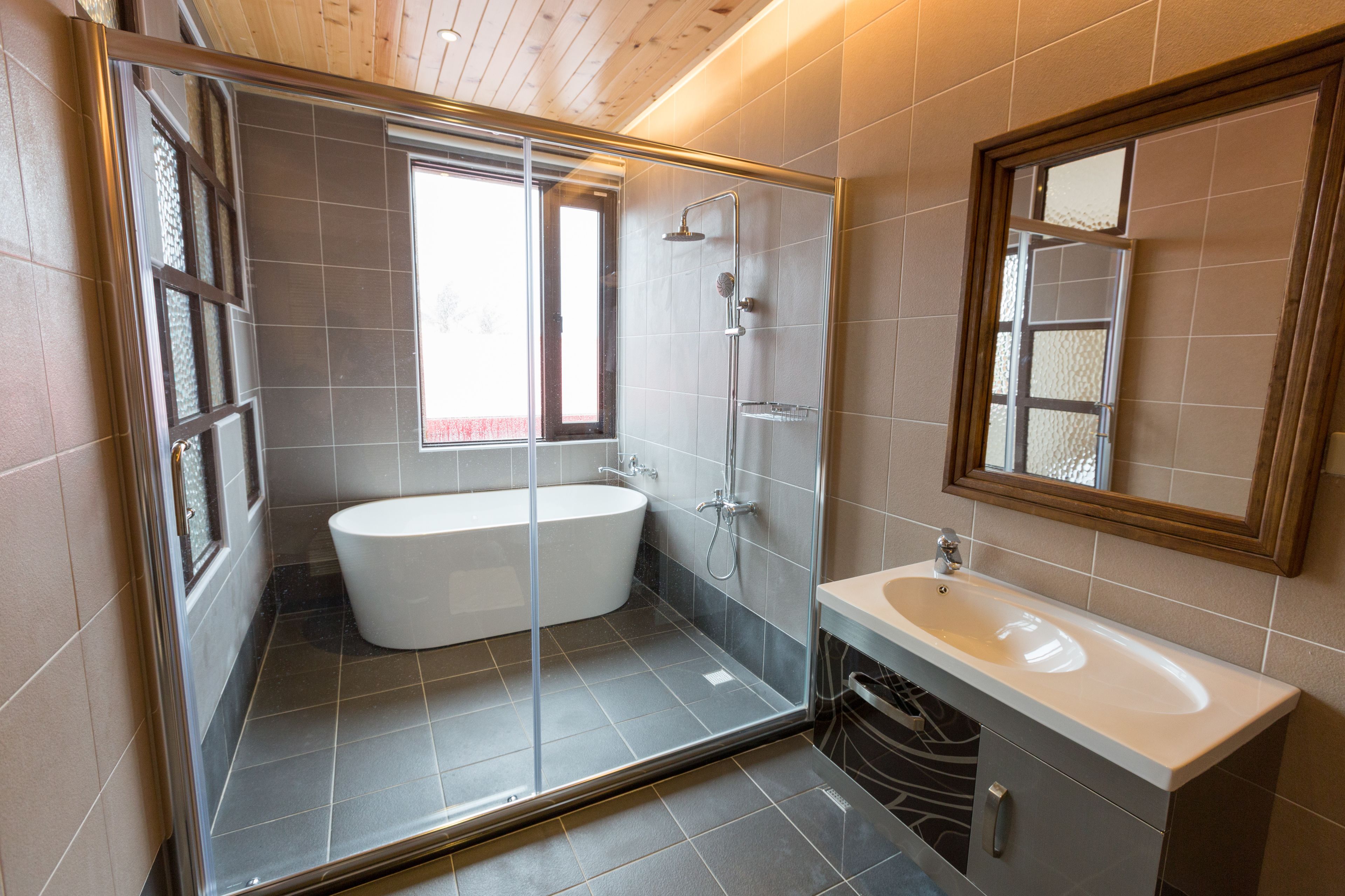 superior double room | bathroom | free toiletries, hair dryer, slippers, towels
