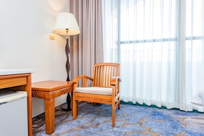 Family Room, Sea View | Desk, soundproofing, free WiFi - Yaling Hotel (Magong)