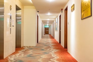 Desk, soundproofing, free WiFi - Yaling Hotel (Magong)