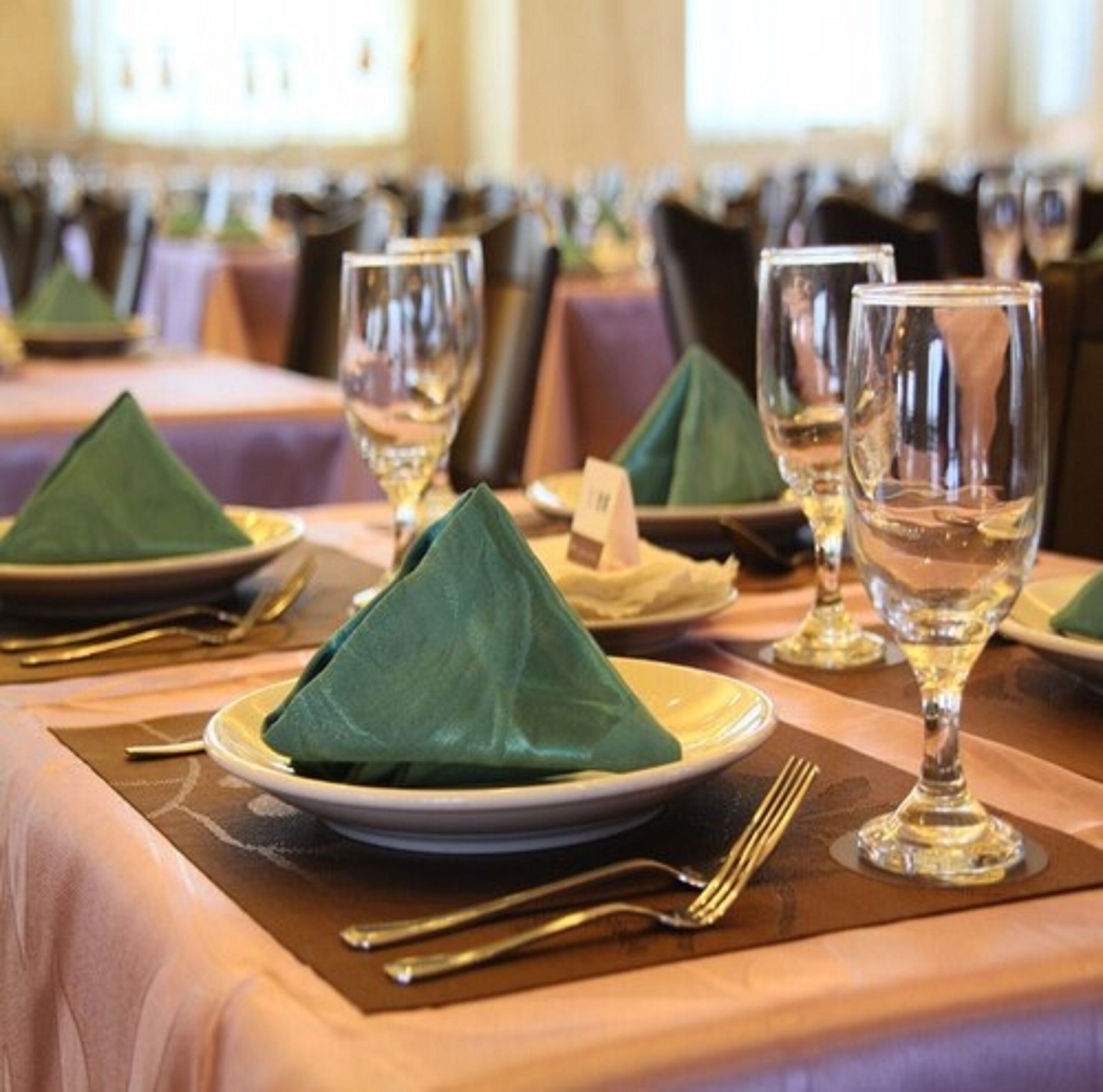 daily buffet breakfast (twd 300 per person)