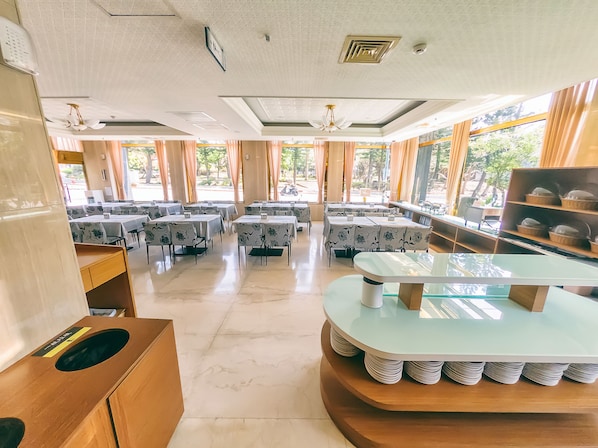 Desayuno de cocina local incluido todos los días