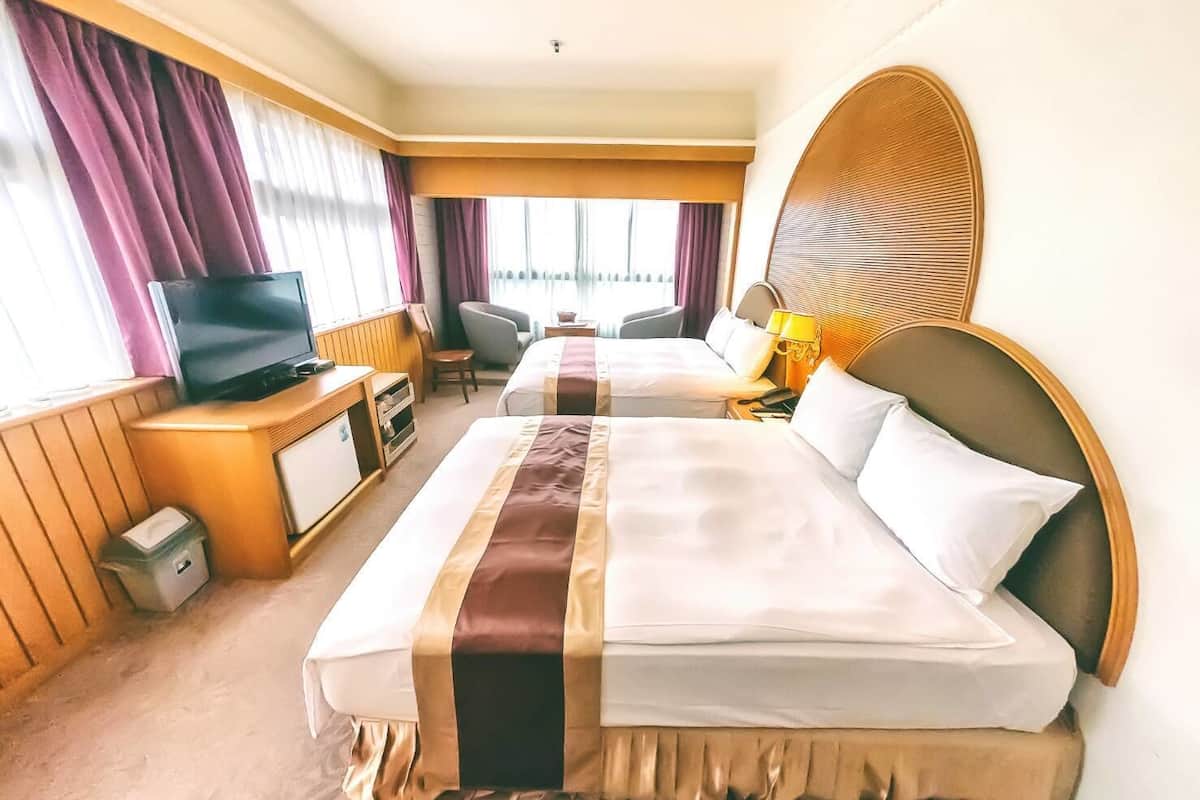 family room | desk, free wifi