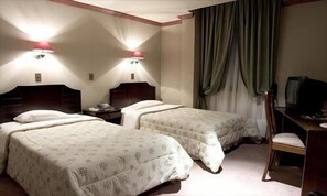 Double Room, 2 Single Beds | In-room safe, desk, soundproofing, free WiFi - Hotel Isla Rey Jorge (Punta Arenas)