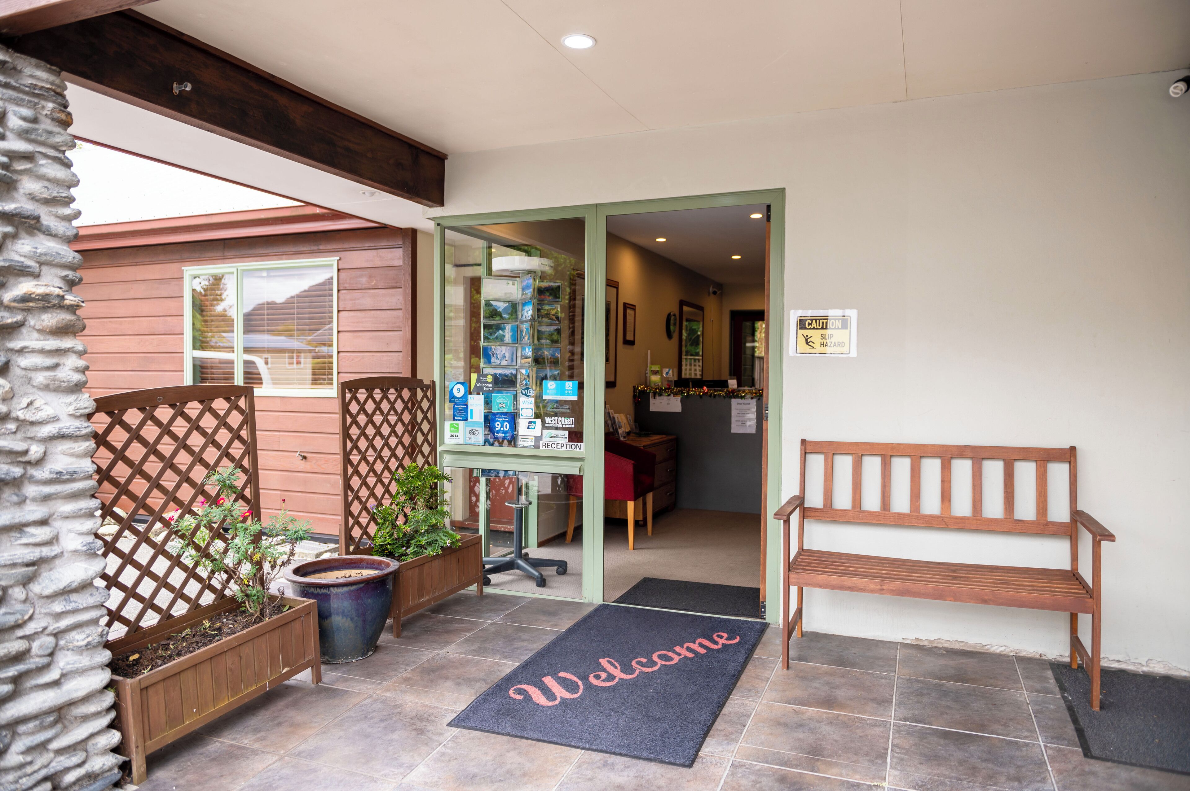 ฝ่ายต้อนรับ