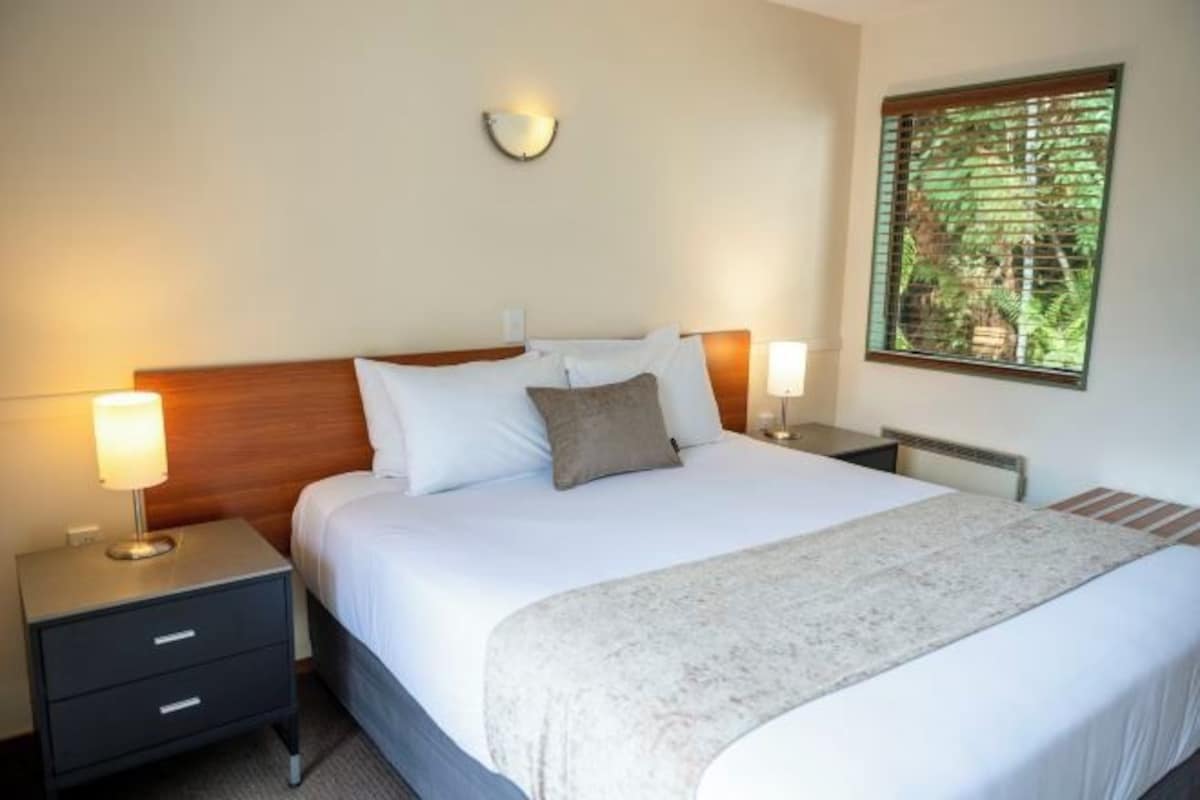 Hypo-allergenic bedding available, in-room safe, iron/ironing board