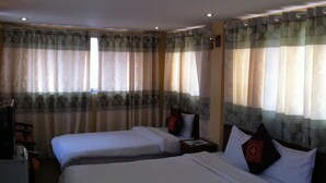 Twin Room | In-room safe, desk, blackout drapes, WiFi (free) - Skylux Hanoi Homestay (Hanoi)