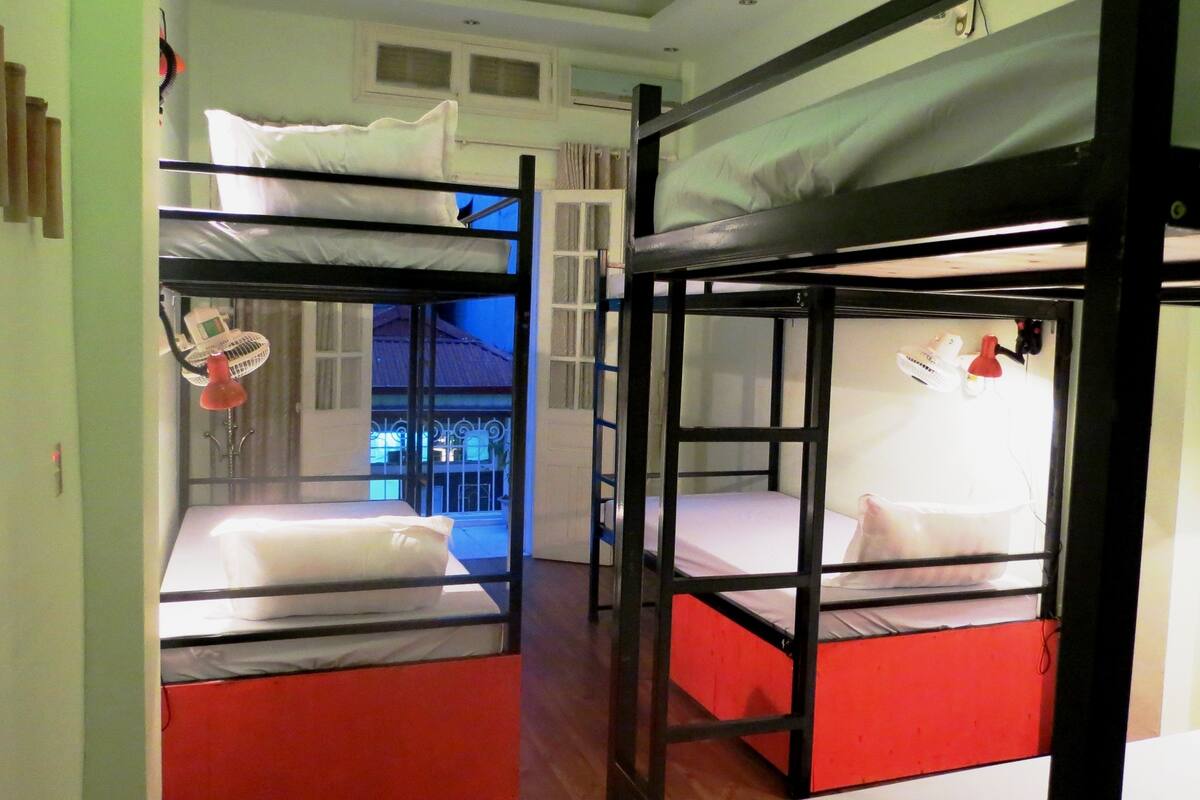 Shared Dormitory | In-room safe, desk, blackout drapes, WiFi (free)