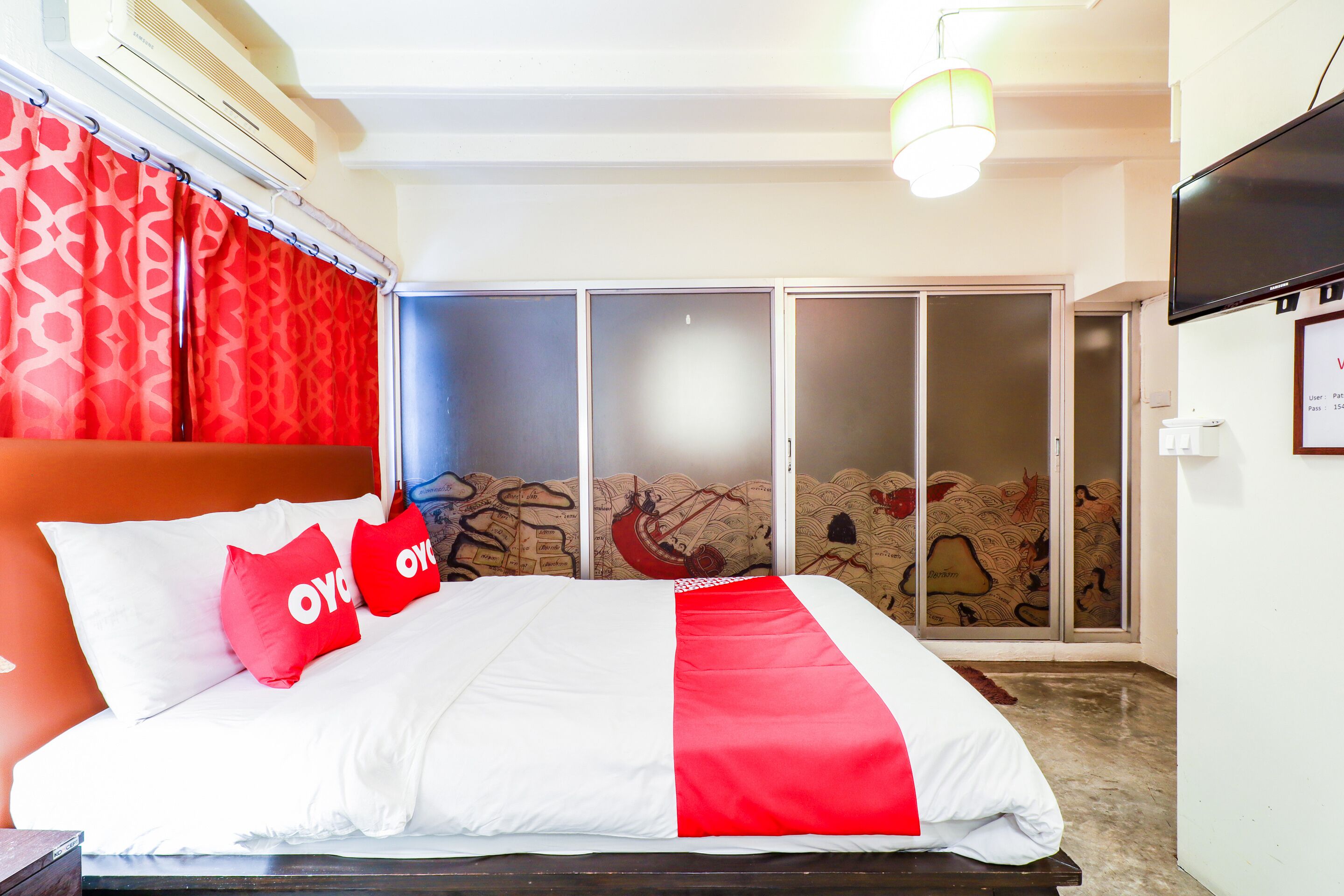 Desk, free WiFi, bed sheets