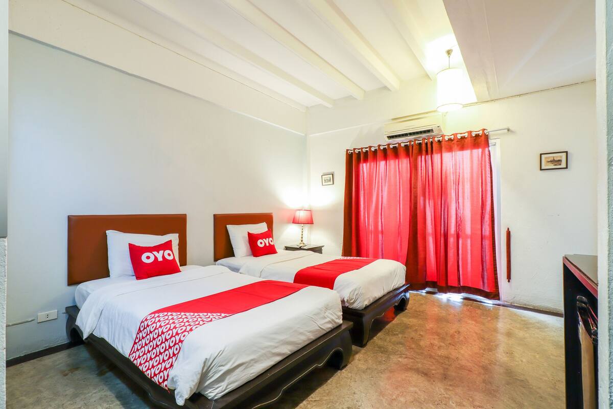 Deluxe Twin Room | Desk, free WiFi, bed sheets
