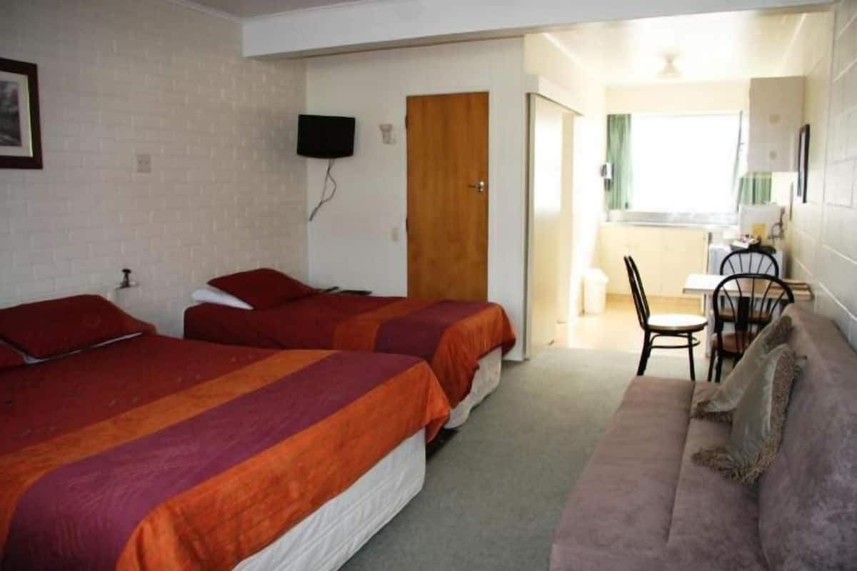 Luxe beddengoed, een bureau, een strijkplank/strijkijzer, gratis wifi