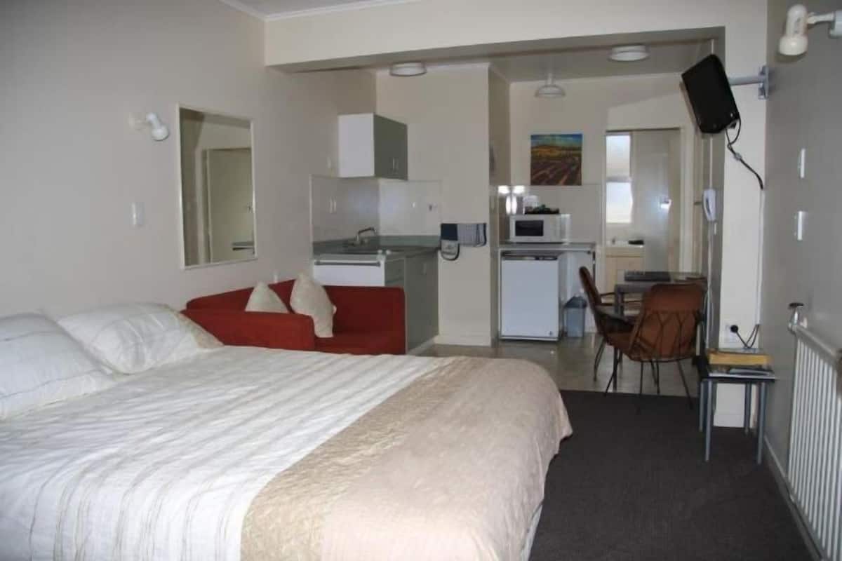 Luxe beddengoed, een bureau, een strijkplank/strijkijzer, gratis wifi