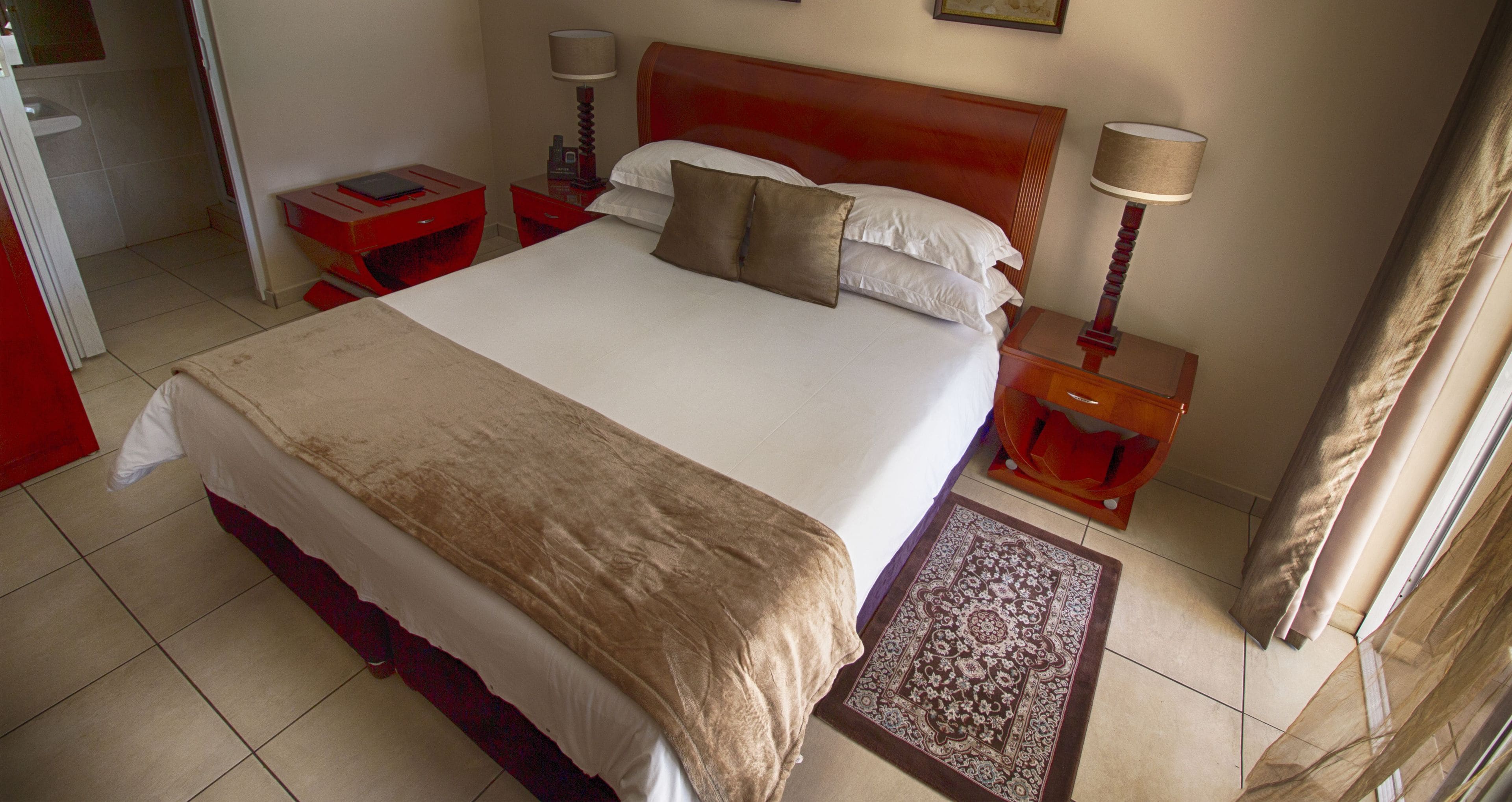 1 bedroom, egyptian cotton sheets, premium bedding, down duvets