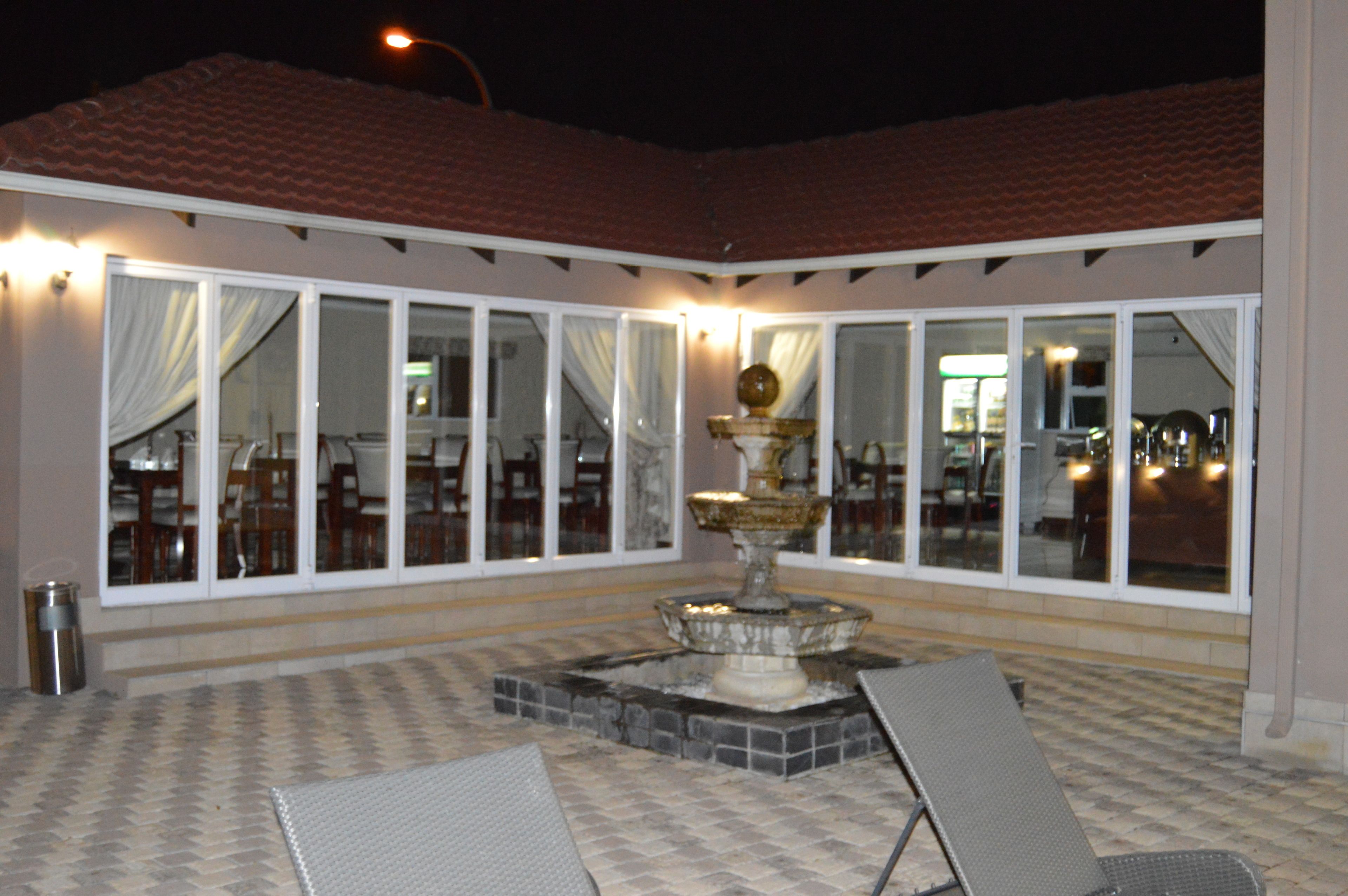 Daily buffet breakfast (ZAR 95.00 per person)