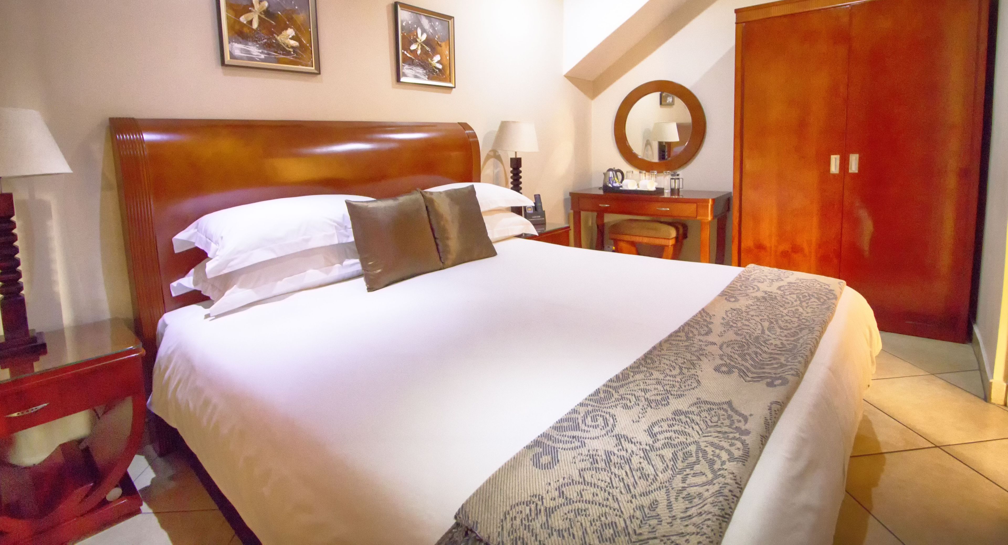 family room | 1 bedroom, egyptian cotton sheets, premium bedding, down duvets