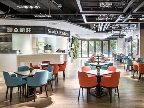 2 restaurants; breakfast, lunch, and dinner served - Noah's Ark Hotel & Resort (Ma Wan)
