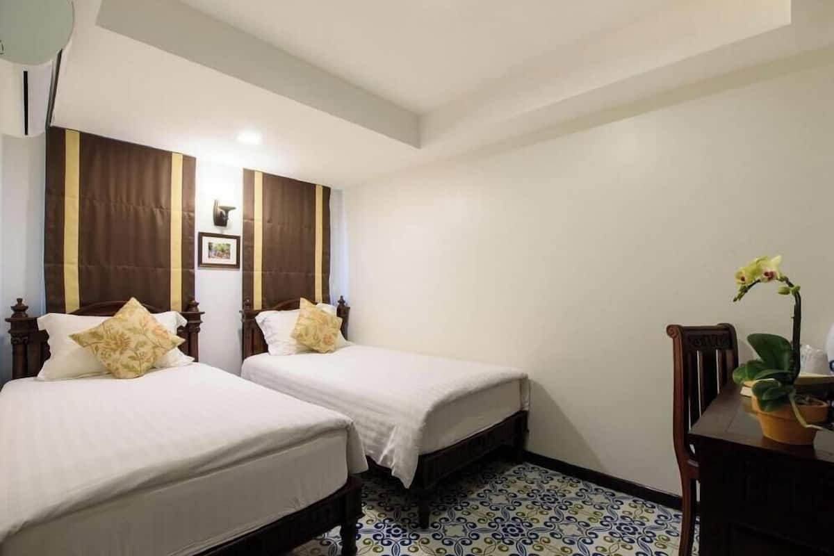 In-room safe, desk, free WiFi