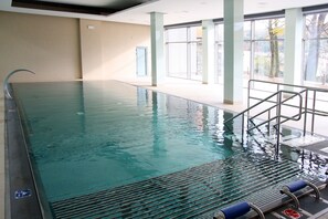 Indoor pool, sun loungers