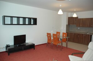 Classic Apartment, 1 Bedroom, Accessible, Park View | 1 bedroom, in-room safe, desk, soundproofing
