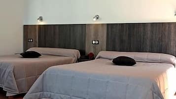 Habitación triple Confort | Escritorio y wifi gratis