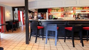 Bar (on property) - Hotel Victor Hugo (Saint-Cere)