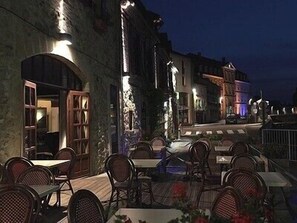 Front of property – evening/night - Hotel Victor Hugo (Saint-Cere)