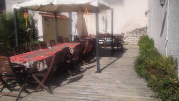 Breakfast, lunch, dinner served; French cuisine