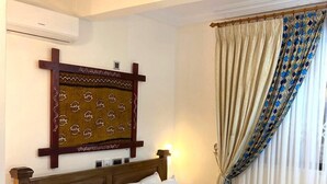 Kamar Single Grand | Brankas, meja kerja, ruang kerja ramah laptop, dan Wi-Fi