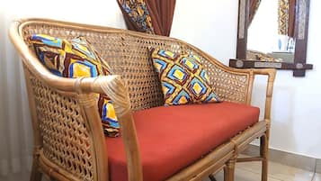 In-room safe, individually furnished, desk, laptop workspace