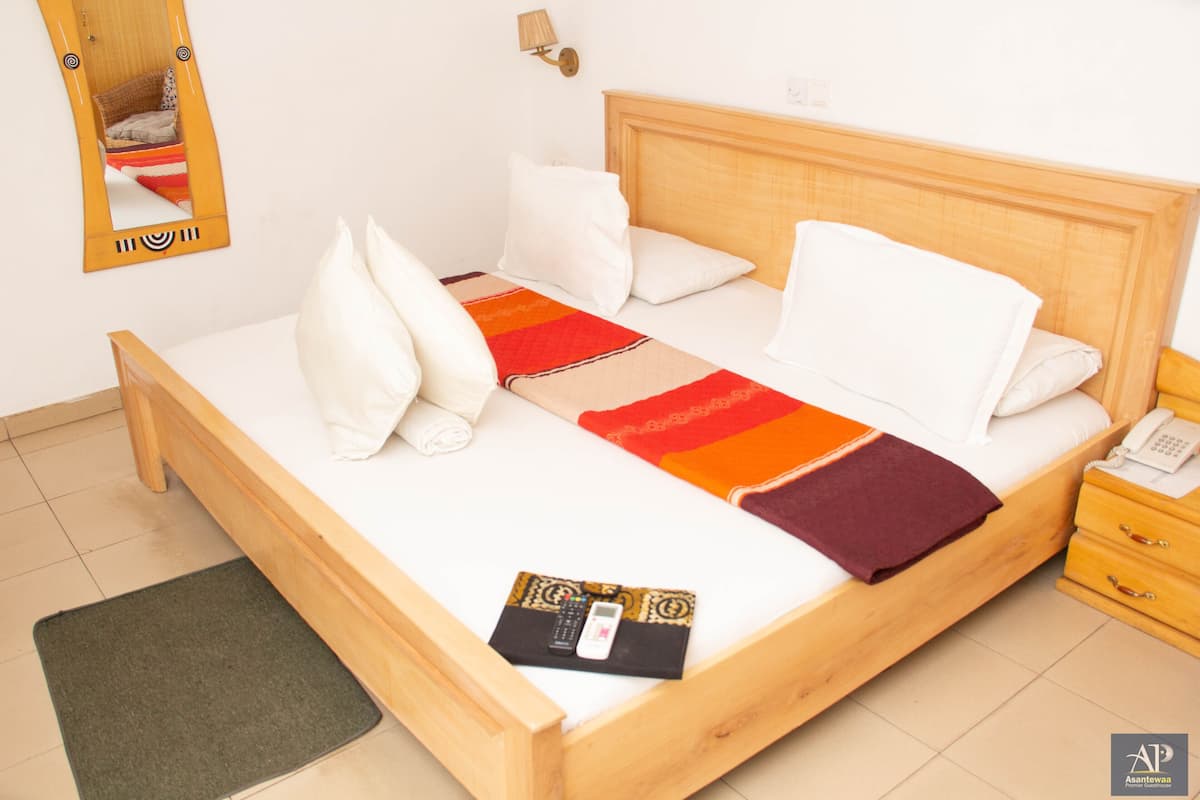 In-room safe, individually furnished, desk, laptop workspace