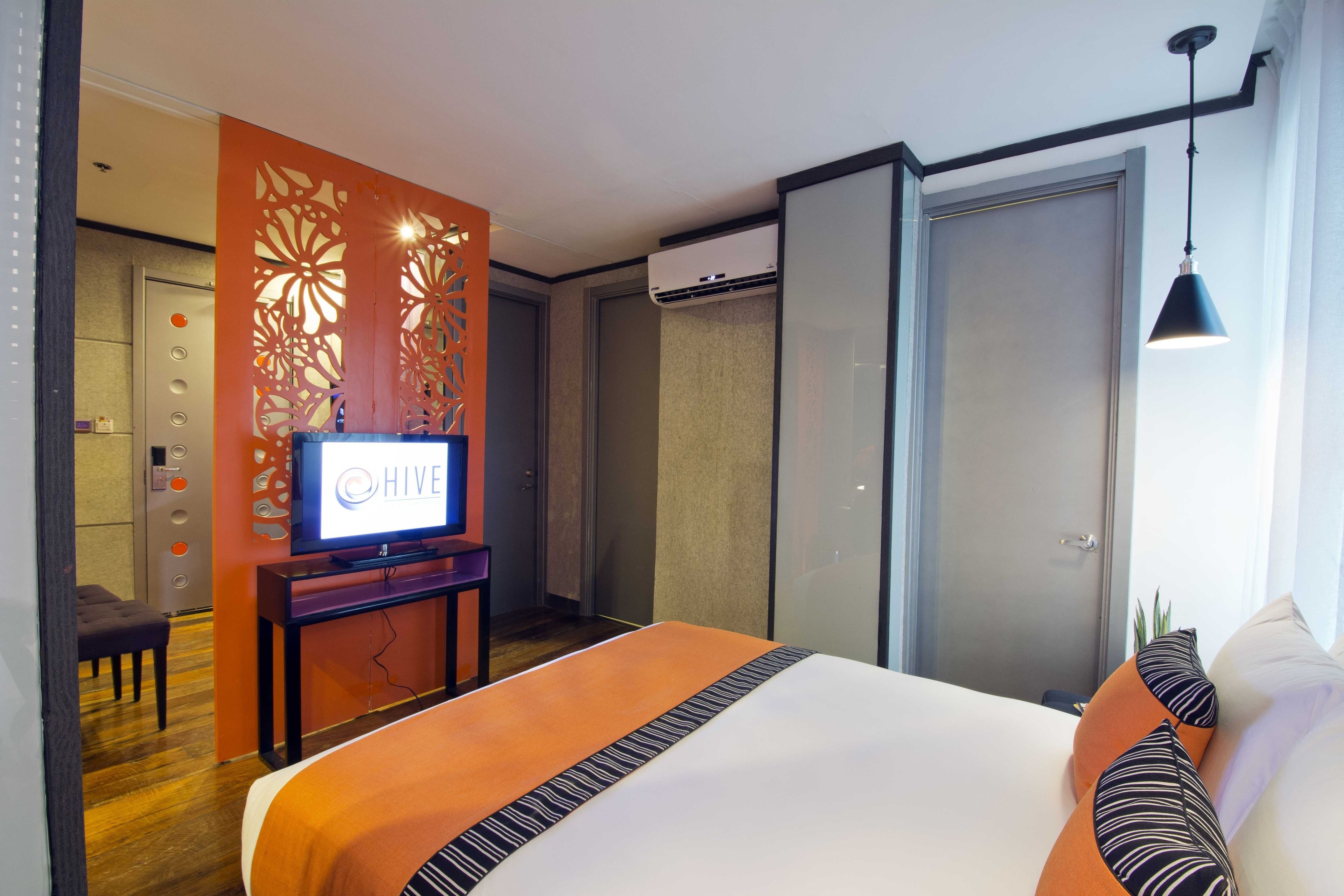 suite, 1 bedroom | egyptian cotton sheets, premium bedding, memory-foam beds, in-room safe