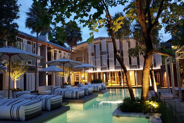 Outdoor pool, open 7 AM to 8 PM, sun loungers