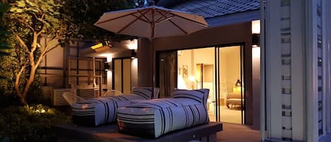 Deluxe Room with Pool Access | Terrace/patio