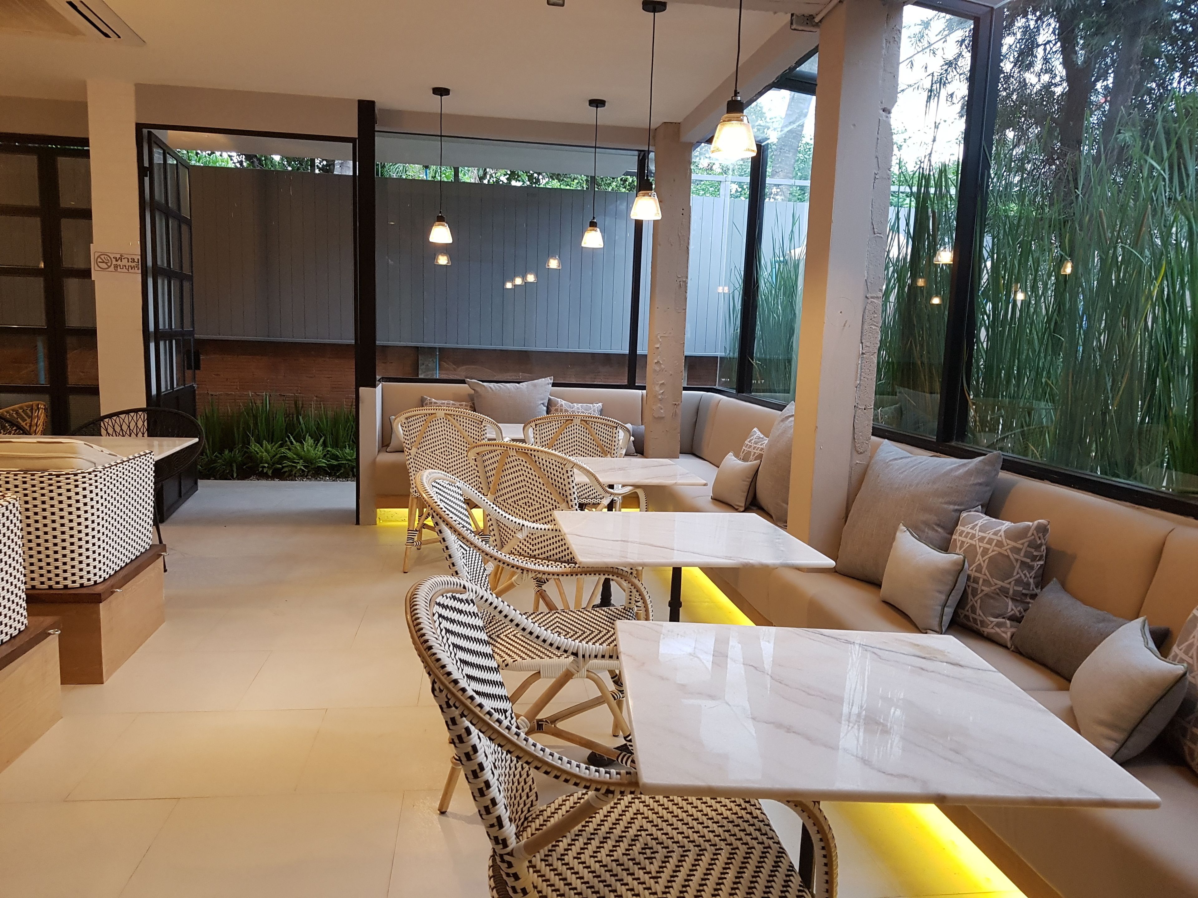 free daily cooked-to-order breakfast