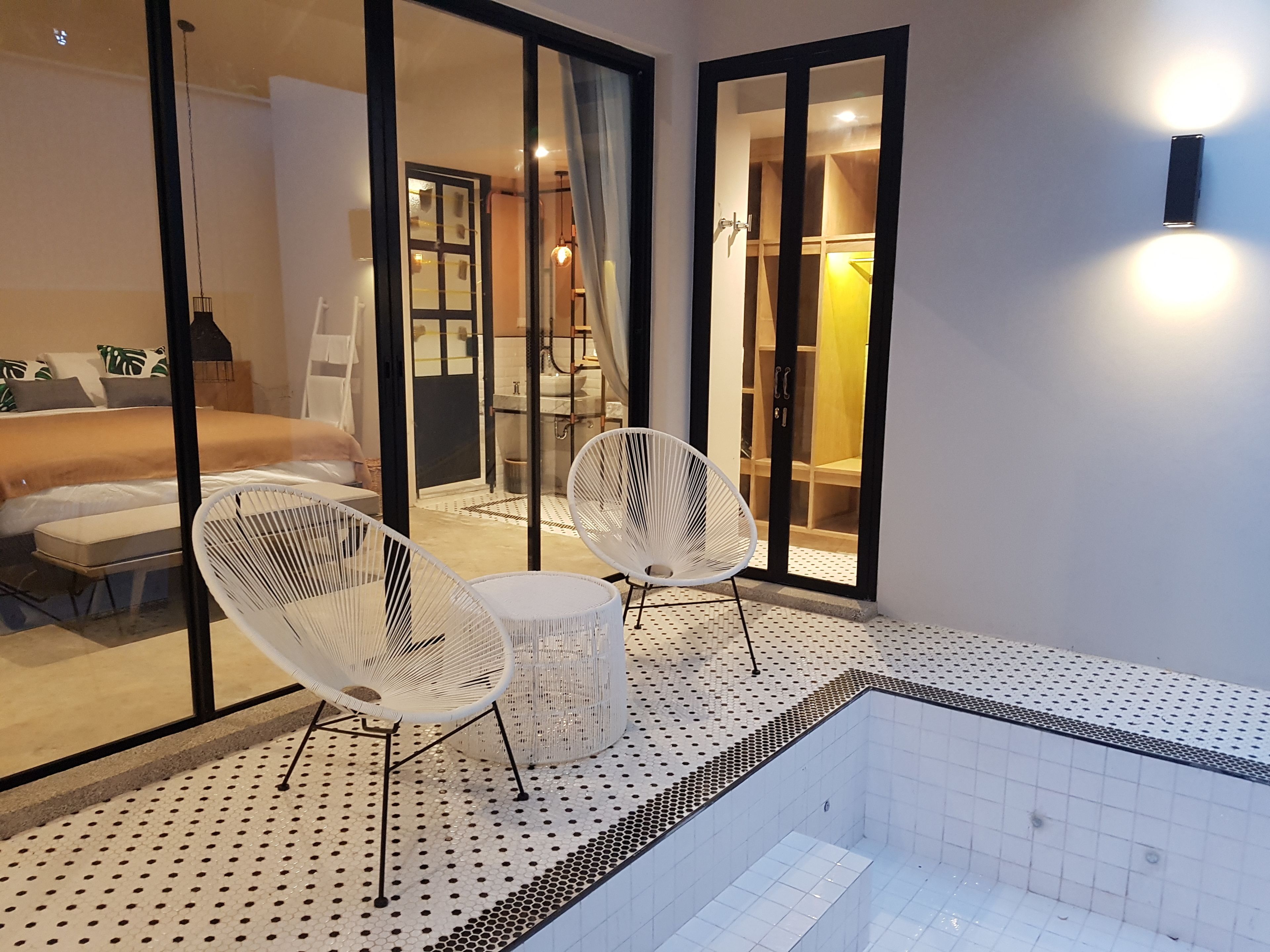 deluxe room with jacuzzi | terrace/patio