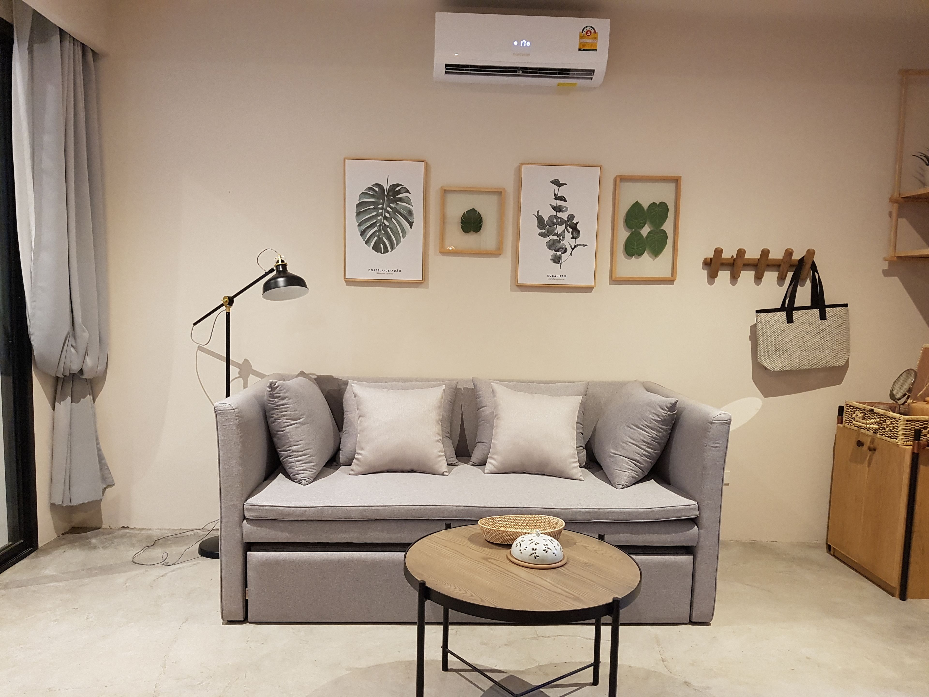 deluxe room with jacuzzi | living area