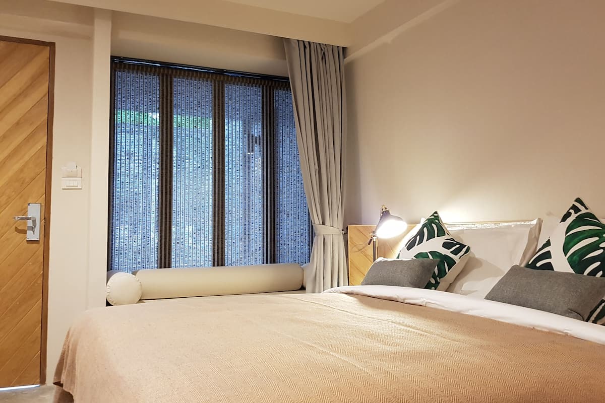 Habitación doble superior, terraza | Minibar con artículos gratuitos, caja fuerte, wifi gratis y ropa de cama