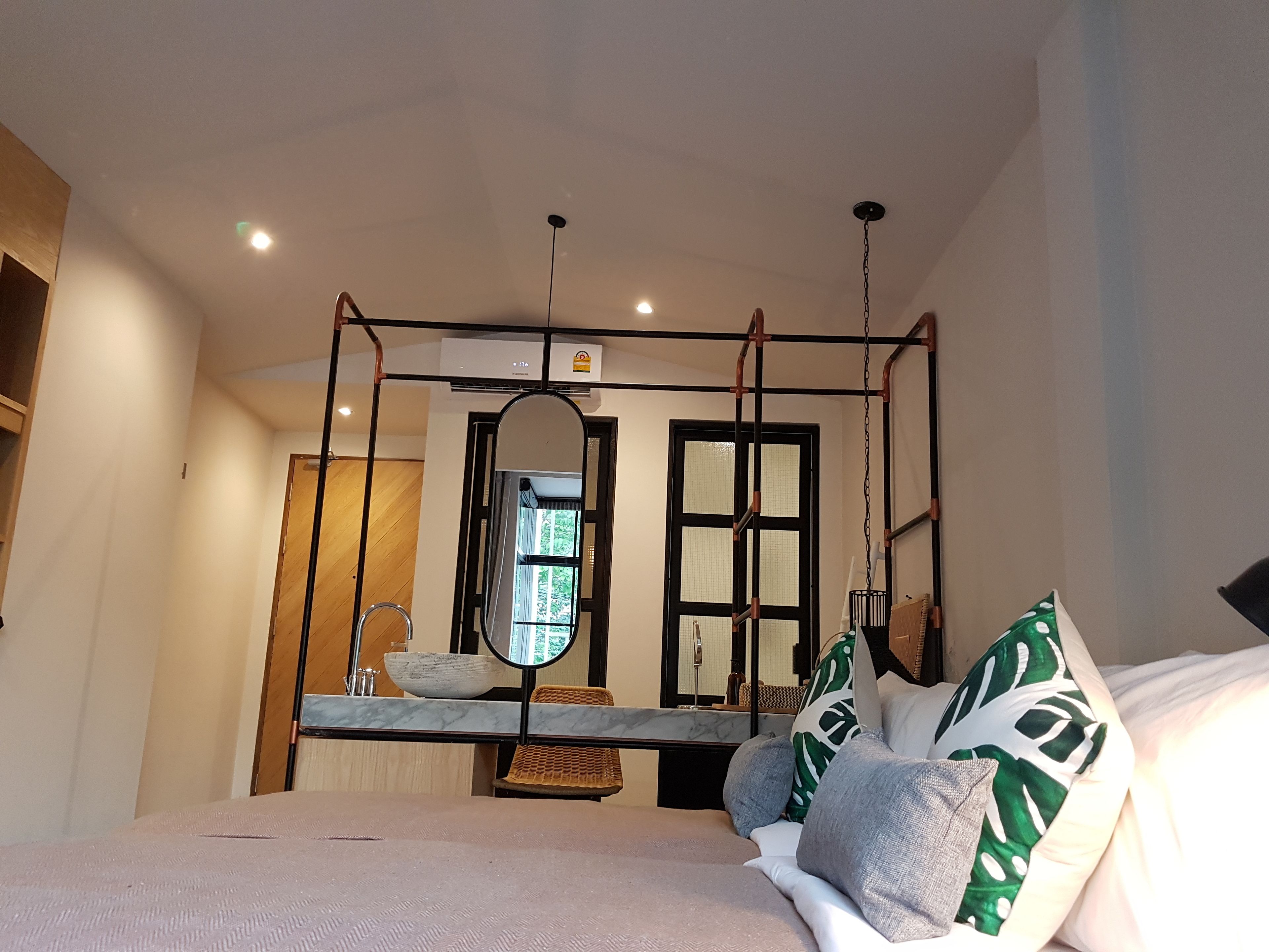 superior twin room, balcony | free minibar, in-room safe, free wifi, bed sheets