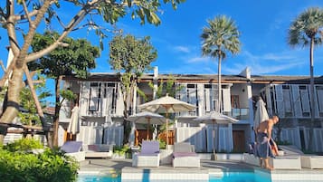 Outdoor pool, open 7 AM to 8 PM, pool loungers